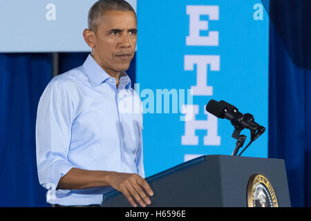 Las Vegas, Nevada, USA. 23. Oktober 2016. Präsident Obama Rallyes das Publikum bei der frühen stimmberechtigten Rallye am 23. Oktober 2016 an Cheyenne High School in North Las Vegas, NV. Bildnachweis: Das Foto Zugang/Alamy Live-Nachrichten Stockfoto