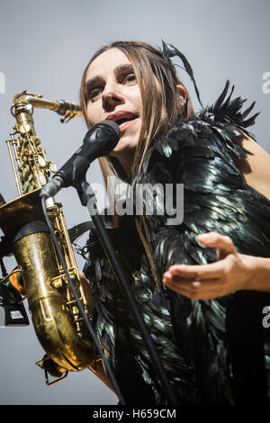 Mailand, Italien. 23. Oktober 2016. Der englische Singer-Songwriter PJ HARVEY führt live auf der Bühne in Alcatraz, sein neues Album "The Hope sechs Abriss Project" Credit: Rodolfo weitertransferiert/Alamy Live News Stockfoto