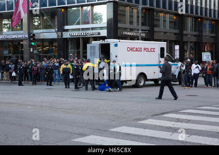 Studentische AktivistInnen protestieren in Chicago, IL Stockfoto