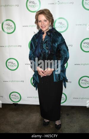 New York, NY, USA. 24. Oktober 2016. Renee Fleming besucht "Singen für Hope 10. Jubiläums-Gala" am Tribeca Rooftop am 24. Oktober 2016 in New York City. Bildnachweis: Diego Corredor/Medien Punch/Alamy Live-Nachrichten Stockfoto