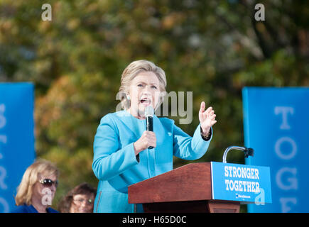 Manchester, New Hampshire, USA spricht 24. Oktober 2016 demokratischen Präsidentschaftskandidaten Hillary Clinton in Manchester, New Hampshire, USA. Bildnachweis: Andrew Cline/Alamy Live-Nachrichten Stockfoto