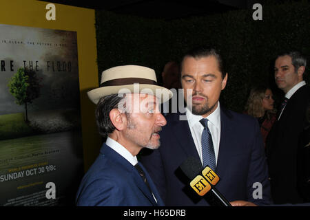 Los Angeles, Ca, USA. 24. Oktober 2016. Leonardo DiCaprio, Fisher Stevens besucht das Screening von National Geographic Channel die "Before The Flood" bei Bing Theater im LACMA am 24. Oktober 2016 in Los Angeles, Kalifornien. (Credit: Parisa Afsahi/Media-Punch). / Alamy Live News Stockfoto