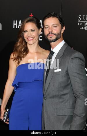 Beverly Hills, CA. 24. Oktober 2016. KaDee Strickland, Jason Behr im Ankunftsbereich für BÜGELSÄGE RIDGE Premiere, The Academy Samuel Goldwyn Theater, Beverly Hills, CA 24. Oktober 2016. Bildnachweis: Priscilla Grant/Everett Collection/Alamy Live-Nachrichten Stockfoto