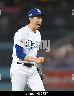 Los Angeles, CA. 20. Oktober 2016. Kenta Maeda (Schwindler) MLB: Kenta Maeda der Los Angeles Dodgers feiert während des Spiels fünf der National League Championship Series gegen die Chicago Cubs am 20. Oktober 2016, im Dodger Stadium in Los Angeles, Kalifornien. © AFLO/Alamy Live-Nachrichten Stockfoto