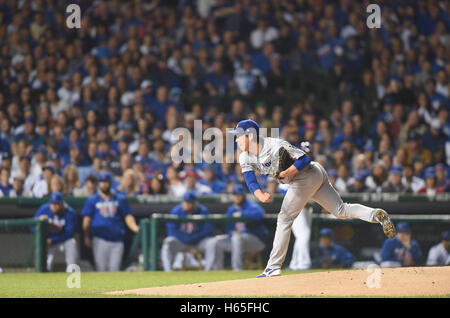 Chicago, Illinois, USA. 15. Oktober 2016. Kenta Maeda (Schwindler) MLB: Kenta Maeda der Los Angeles Dodgers Stellplätze während der National League Championship Series (NLCS) Spiel 1 gegen die Chicago Cubs im Wrigley Field in Chicago, Illinois, Vereinigte Staaten von Amerika. © AFLO/Alamy Live-Nachrichten Stockfoto