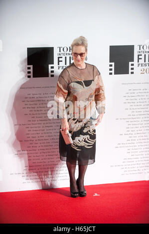 Tokio, Japan. 25. Oktober 2016. US-amerikanische Schauspielerin Meryl Streep besucht am roten Teppich Vernissage für die 29. Tokyo International Film Festival in Roppongi Hills Arena in Roppongi, Tokyo. HIROKO TANAKA/Alamy Live-Nachrichten Stockfoto