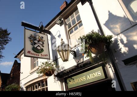 Außen die Masons Arms Pub, auf Solihull High Street, West Midlands Stockfoto