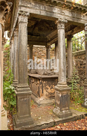 Grab von William und Clemens wenig oder Littil im Canongate Kirk Stockfoto