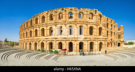 Das wunderschöne Amphitheater in El Jem erinnert der Roman Colloseum und zählt zu den beliebtesten Sehenswürdigkeiten in Tunesien. Stockfoto