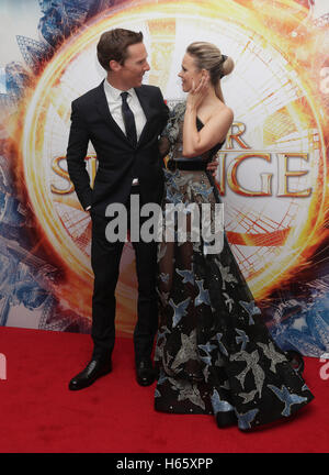 Benedict Cumberbatch und Rachel McAdams Teilnahme an einem Ventilator-Screening für Marvels Doctor Strange im Odeon Leicester Square im Zentrum von London. Stockfoto