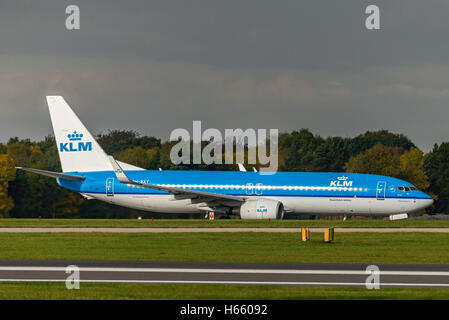 PH-BXY KLM Royal Dutch Airlines Boeing 737 - 8K 2 Flughafen Manchester England Uk. Ankünfte Stockfoto