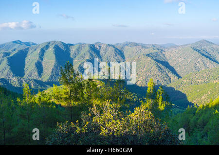 Die wunderschöne Landschaft des Troodos-Gebirge von Tripylos Berg, Zypern. Stockfoto