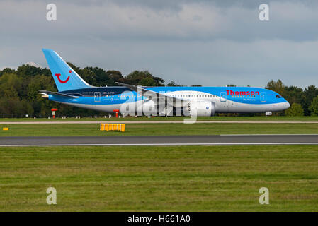 Boeing 787-8 G-TUII Dreamliner Manchester Flughafen England.Uk Frau Patmore Thomson, Arivals, Abreise. Stockfoto