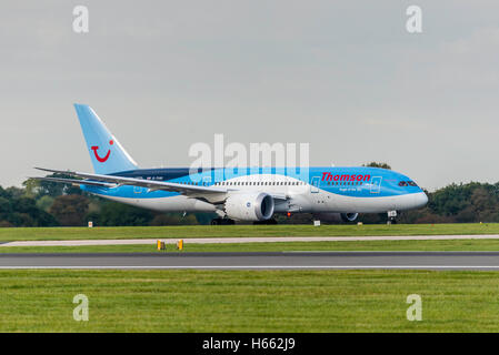 Boeing 787-8 G-TUID dream Liner Thomson Airways Manchester Flughafen England Uk, abfliegen. drehen. ausziehen. Stockfoto