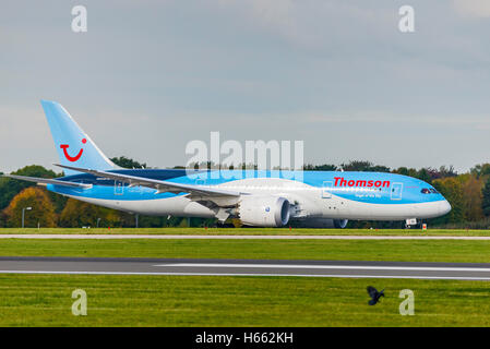 Boeing 787-8 G-TUID dream Liner Thomson Airways Manchester Flughafen England Uk, abfliegen. drehen. ausziehen. Stockfoto