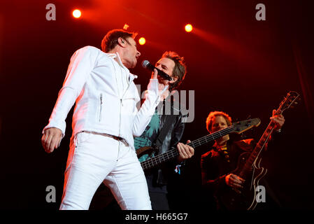 BARCELONA - 20 JUN: Duran Duran (Popband) führt auf Sonar Festival am 20. Juni 2015 in Barcelona, Spanien. Stockfoto