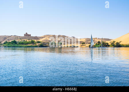 Das Mausoleum des Aga Khan befindet sich am Westufer des Nil, Assuan, Ägypten. Stockfoto