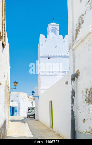 Medina von Kairouan verbirgt viele kleine Moscheen in den engen Gassen, Tunesien. Stockfoto