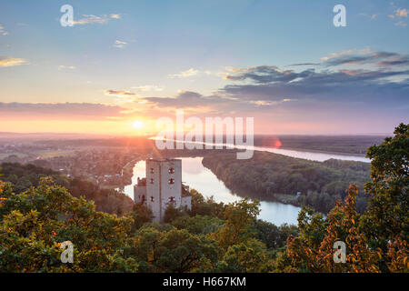 St. Andrä-Wördern: Burg Greifenstein auf einem Oxbow See der Donau und der Donau (hinten), Wienerwald, Wienerwald, Niederö Stockfoto