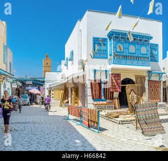 Die Stadt ist das Zentrum der Teppich-Herstellung in Tunesien, hier findet den große Teppich-Markt Stockfoto