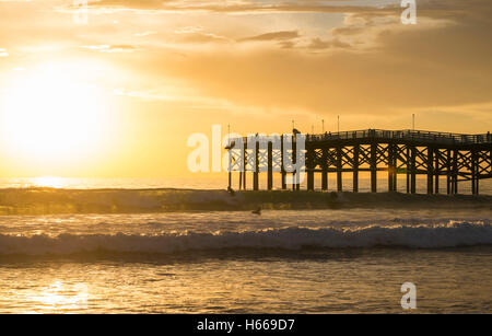 Crystal Pier, Blick auf das Meer, Sonnenuntergang. Pacific Beach, San Diego, Kalifornien, USA. Stockfoto