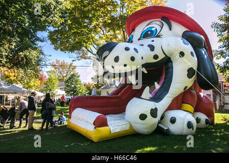 Dalmatiner Feuer Hund aufblasbare Rutsche. Stockfoto