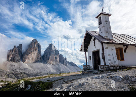 Rifugio Locatelli Kirche, neben Tre Cime di Lavaredo. Sextener Dolomiten, Südtirol, Italien. Stockfoto