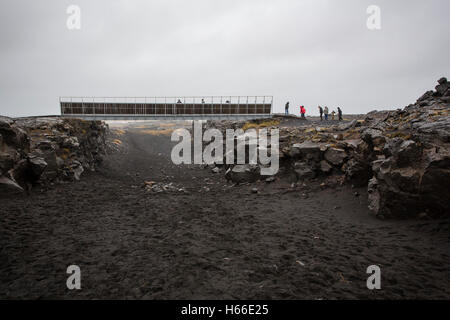 Die Brücke zwischen den Kontinenten in Island. Stockfoto