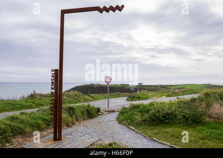 Verrosteten schmiedeeisernen Marker Schild am alten Kopf von Kinsale, County Cork Stockfoto