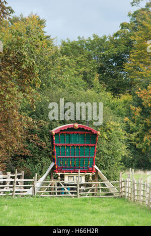 Lesung Stil Zigeunerwagen Weald und Downland Freilichtmuseum, Singleton, Sussex, England Stockfoto