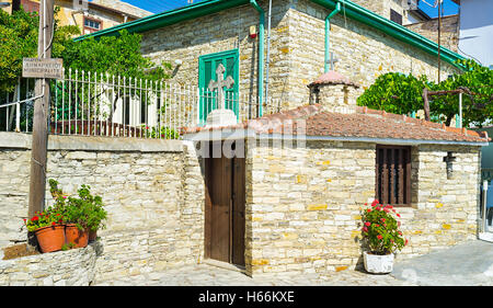 Santa Paraskevis Kapelle befindet sich im Zentrum des Dorfes, auf dem Rathausplatz, Lefkara, Zypern. Stockfoto