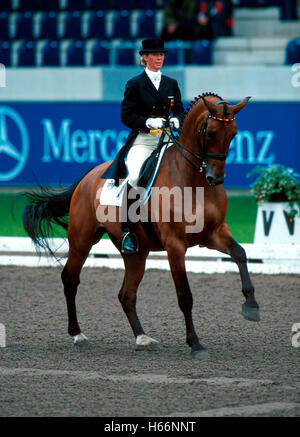 Alexandra Simons de Ridder in Deutschland reiten Chacomo 3 in der Dressur beim CHIO Aachen, Deutschland 2000 Stockfoto