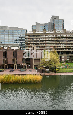 Die Barbakane Wohnanlage in der City of London, UK Stockfoto