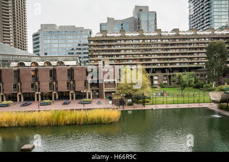 Die Barbakane Wohnanlage in der City of London, UK Stockfoto