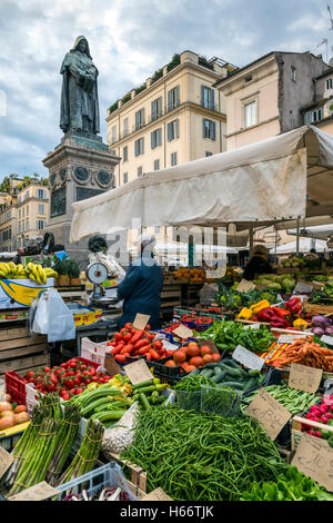 Lebensmittel-Markt am Campo de Fiori Platz, Rom, Latium, Italien Stockfoto