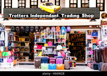Kaufen Sie in der Türkei „Trotters Independent Trading“ (nur Narren und Pferde), um gefälschte Handtaschen wie Michael Kors, Radley, Prada, Gucci, Mulberry usw. zu verkaufen Stockfoto