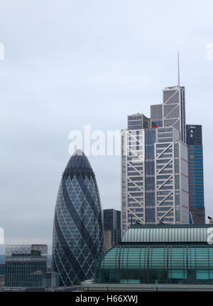 Der Londoner Wahrzeichen Wolkenkratzer an einem bewölkten Tag Stockfoto