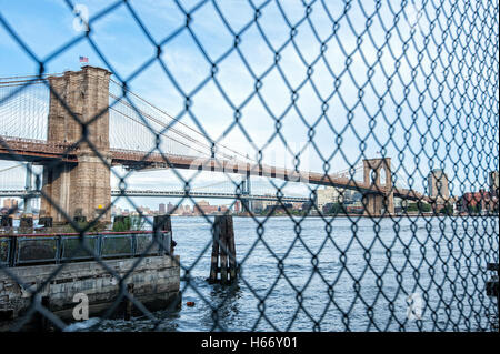Blick auf die Brooklyn Bridge, East River verbindet die Stadtteile Manhattan und Brooklyn, Manhattan, New York City Stockfoto
