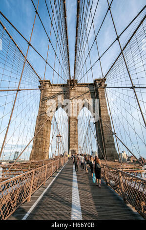 Brooklyn Bridge, Stahldraht Hängebrücke, East River verbindet die Stadtteile Brooklyn und Manhattan, New York City Stockfoto