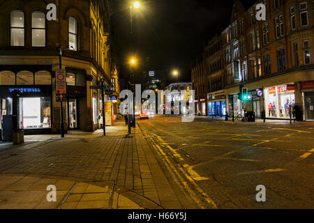 Deansgate im Zentrum von Manchester, einer der Hauptverkehrsadern der Stadt. Stockfoto