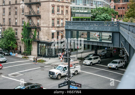 Der High Line Park, historische Güterverkehr Schiene Linie, Meatpacking District, 10th Avenue im Westen 17. Street, Manhattan, Westseite Stockfoto