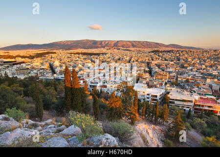 Abends Blick auf Athen vom Philopappos Hügel, Griechenland. Stockfoto