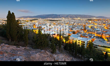 Abends Blick auf Athen vom Philopappos Hügel, Griechenland. Stockfoto