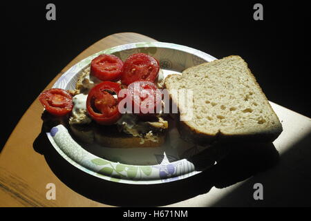 Gegrillte BLT Bacon, Salat und Tomate Sandwiches mit Hühnchen und Avocado Stockfoto