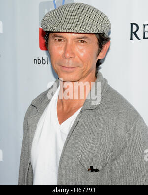 Schauspieler Lou Diamond Phillips kommt bei der Friedensfonds 2. jährlichen Celebrity Pokerturnier in Reserve Playa Vista, Kalifornien. Stockfoto