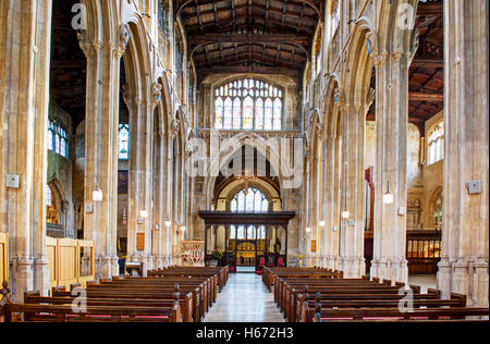 Innenraum der Kirche von St. Johannes der Täufer, Cirencester, Gloucestershire, England UK Stockfoto