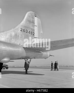 B-29 Super Fortress Bomber, Tail Detail, Washington National Airport, Washington DC, USA, J. Sherrell Lakey für Büro der Krieg-Informationen, November 1944 Stockfoto