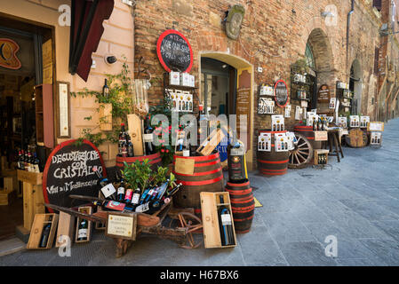 Weinhandlung in Montepulciano, Toskana, Italien, EU, Europa Stockfoto