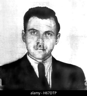 JOSEF MENGELE (1911-1979) Nazi-deutschen Offizier und Arzt im Jahr 1956 von seinem argentinischen Bewohner-Zertifikat Stockfoto