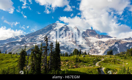 Der Gipfel des Mt. Rainier, ein schlafender Vulkan in die Cascade Mountain Range von Washington State. Stockfoto